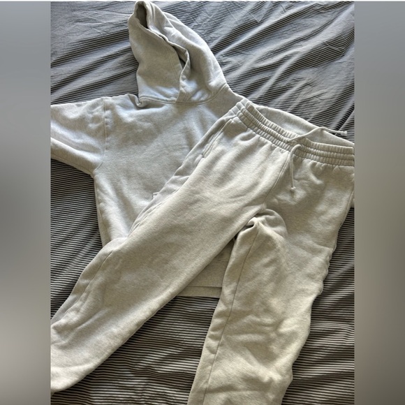 TNA Fleece Perfect Hoodie & TNA Fleece Boyfriend Sweatpants - Picture 1 of 3